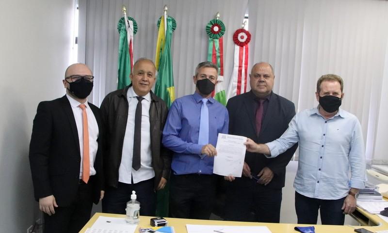 Adriano Ribeiro assume como vereador em Criciúma