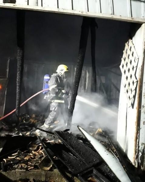 Residência é destruída por incêndio no bairro Universitário 