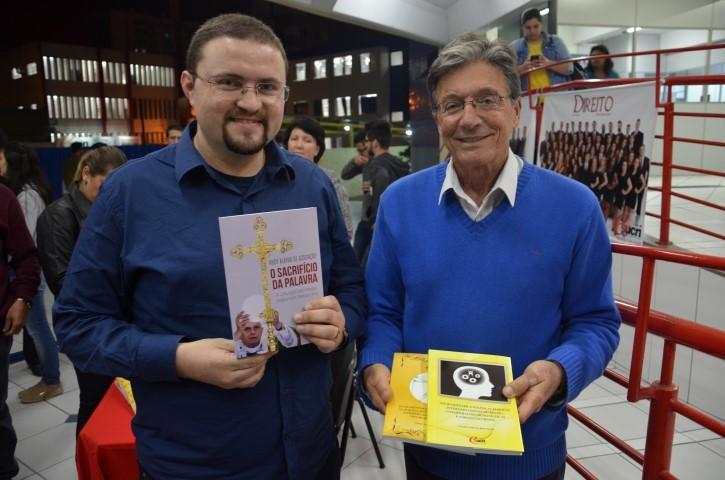 Professores da Esucri lançam três livros