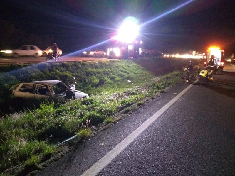 Capotamento de carro em Tubarão deixa três pessoas feridas 