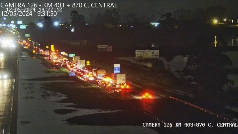 BR-101 tem pista interditada por alagamento em Maracajá; local funciona com contrafluxo