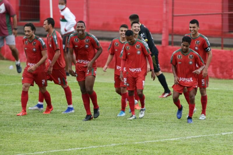 Substituições de Paulo Baier surtem efeito e Próspera estreia com vitória