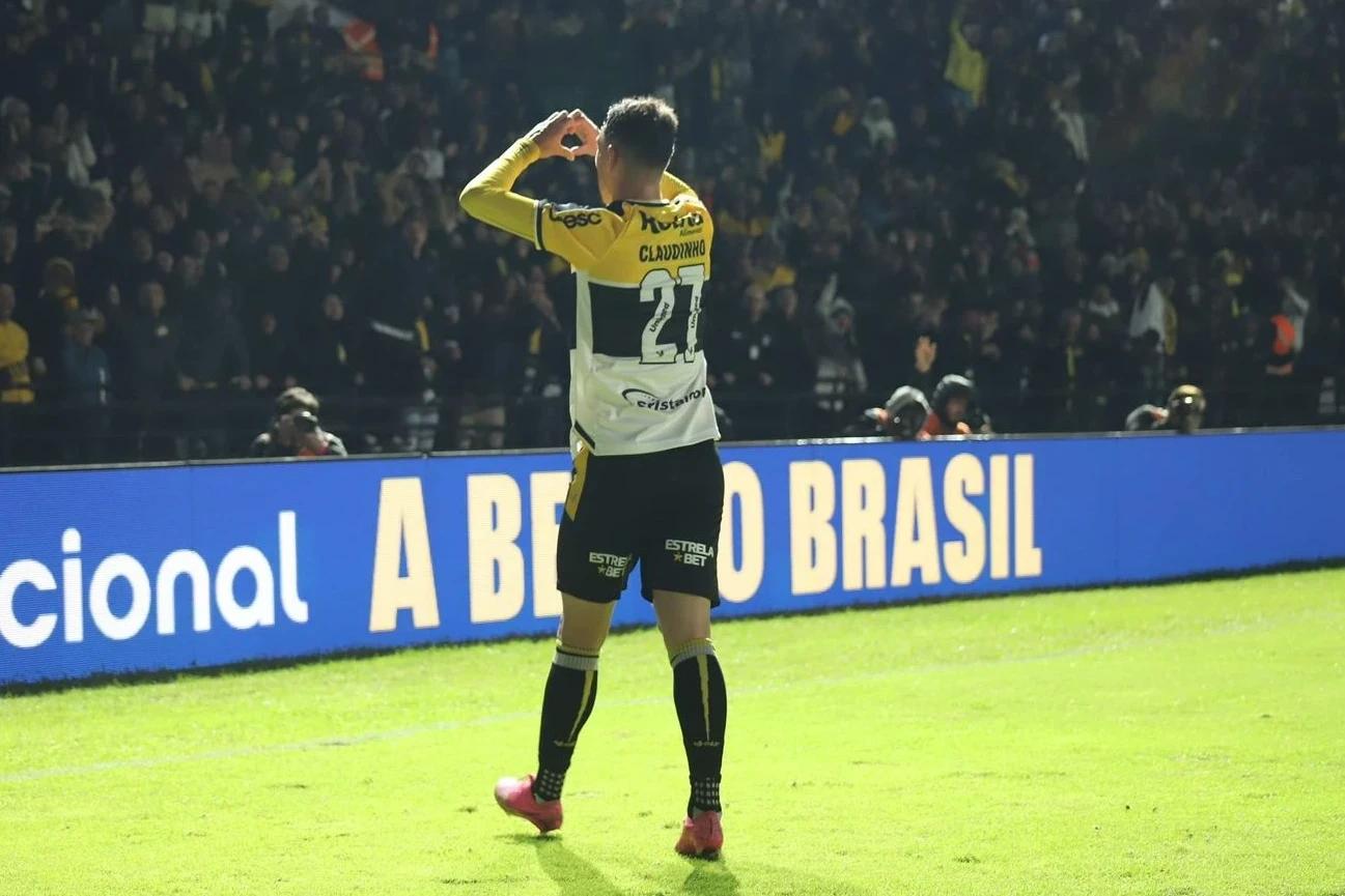 Claudinho reforça a importância da torcida para os últimos quatro jogos no Majestoso: “12° jogador”