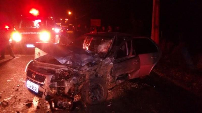 Colisão entre carros deixa idoso ferido