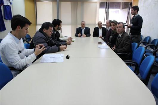 Nada definido: movimento #VemPraRuaCriciúma e prefeito Márcio Búrigo discutem reajuste na tarifa 