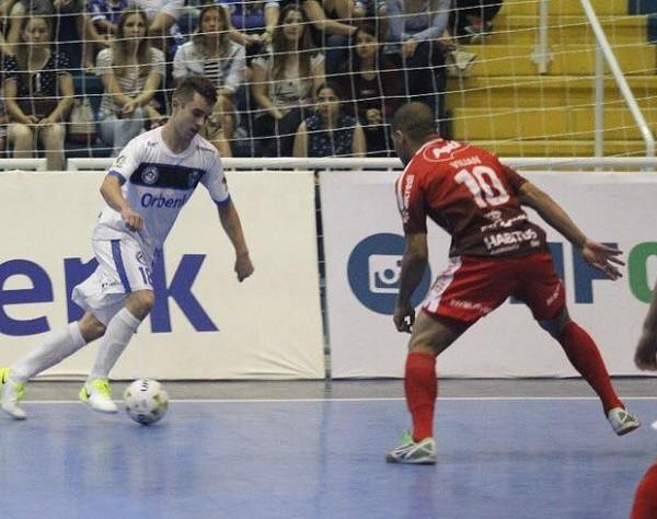 Lauromüllense reconhece surpresa com convocação para seleção de futsal