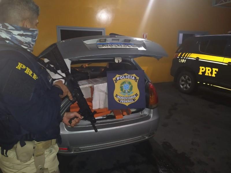 Traficante é preso transportando 64 quilos de maconha na BR-101 