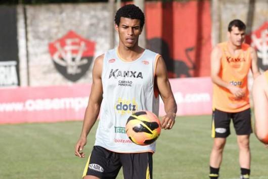 Páscoa ganha vaga no meio-campo tricolor