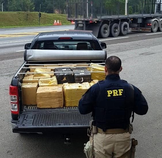 PRF encontra mais de 350 quilos de maconha em caminhonete de Imbituba
