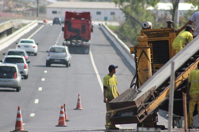 DNIT constrói proteções no KM 337,4, da BR-101, em Tubarão