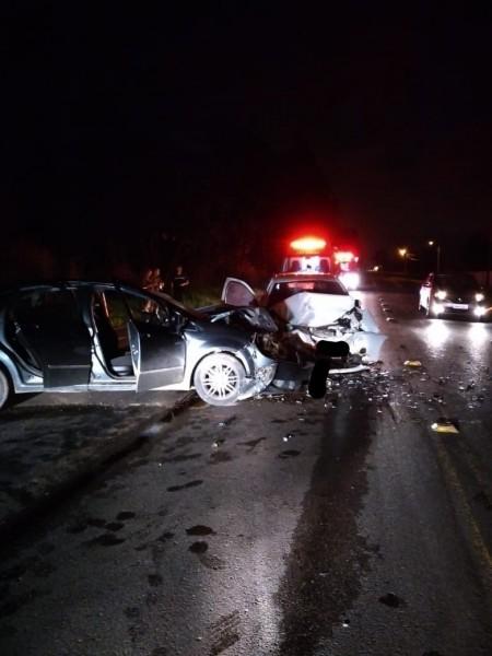 Uma pessoa morre e outras seis ficam feridas em grave acidente na ARA-227