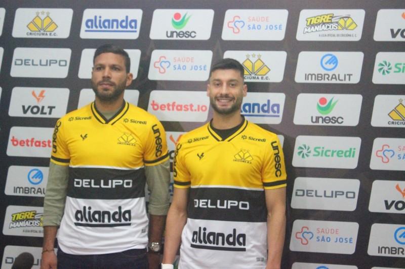 Bocanegra e Lucas Poletto são apresentados pelo Tigre e devem ser registrados no BID hoje 