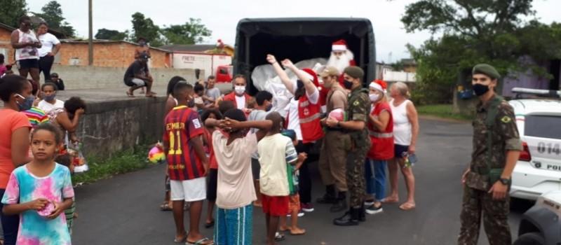 Equipe Multi-Institucional já beneficiou 750 crianças com presentes de Natal em Criciúma