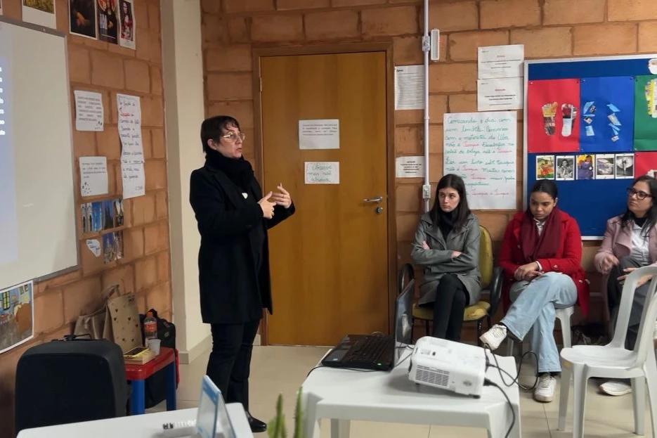 Com arte e escuta, Cocal do Sul capacita profissionais para atendimento humanizado