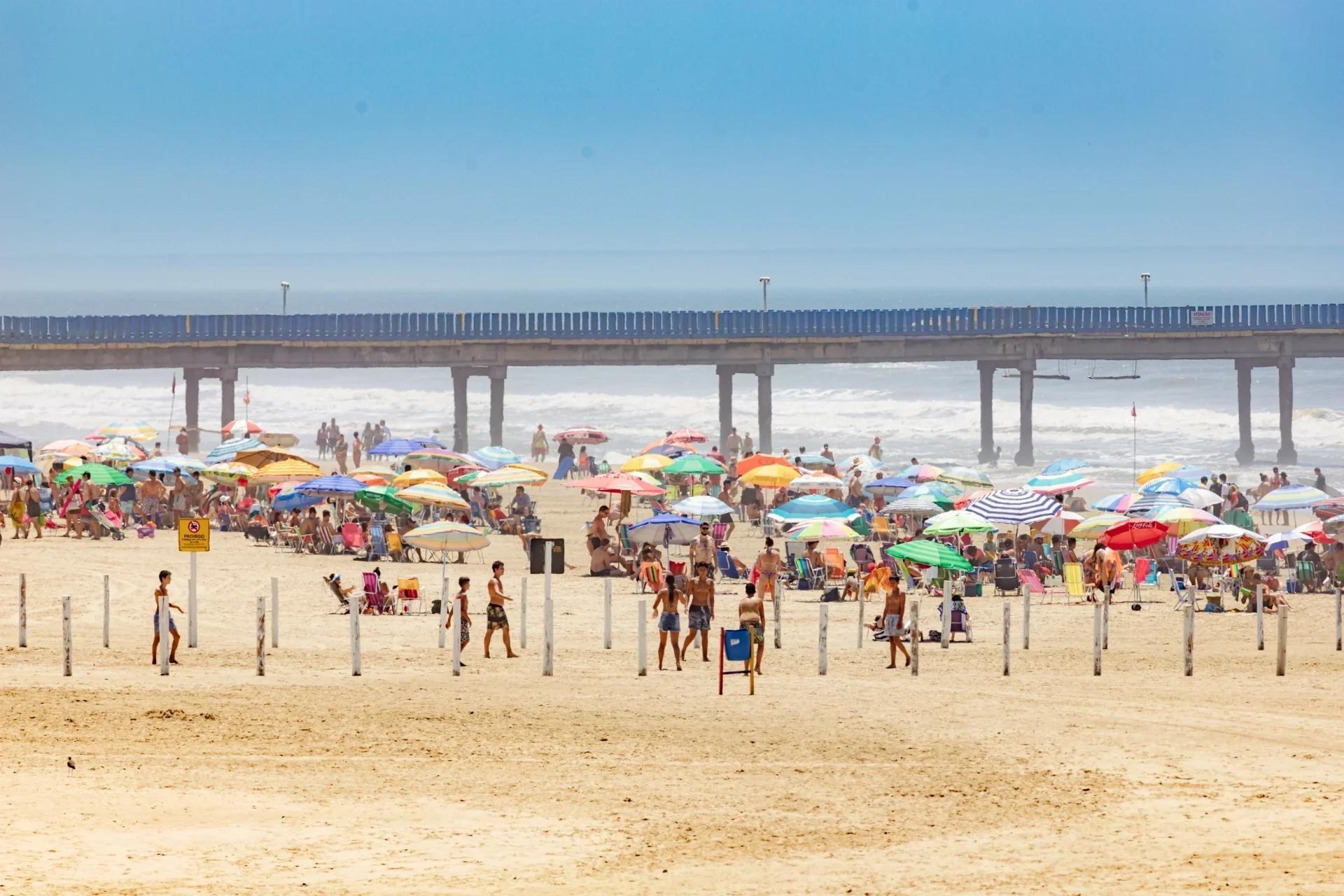 Com shows nacionais gratuitos, Balneário Rincão divulga programação completa para o verão