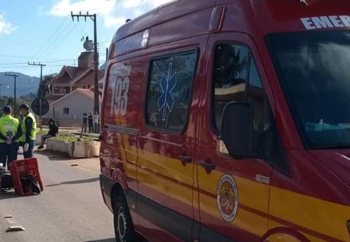 Homem morre ao colidir moto em redutor de velocidade