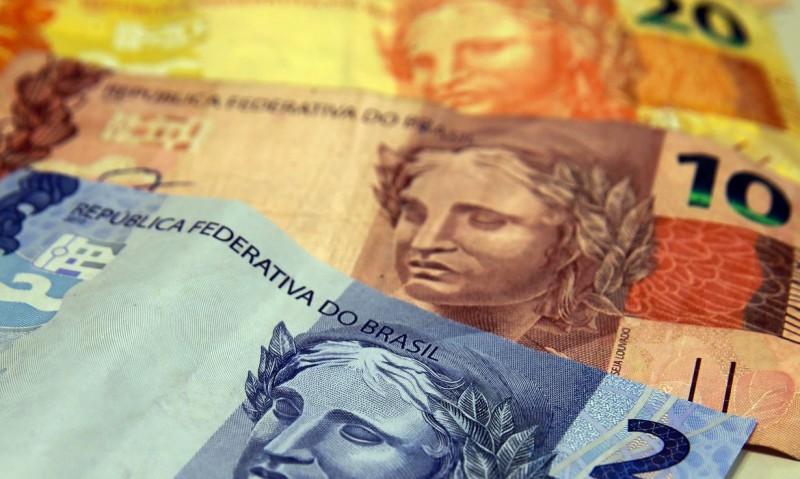 Salário mínimo ficará em R$ 1.067 para 2021 