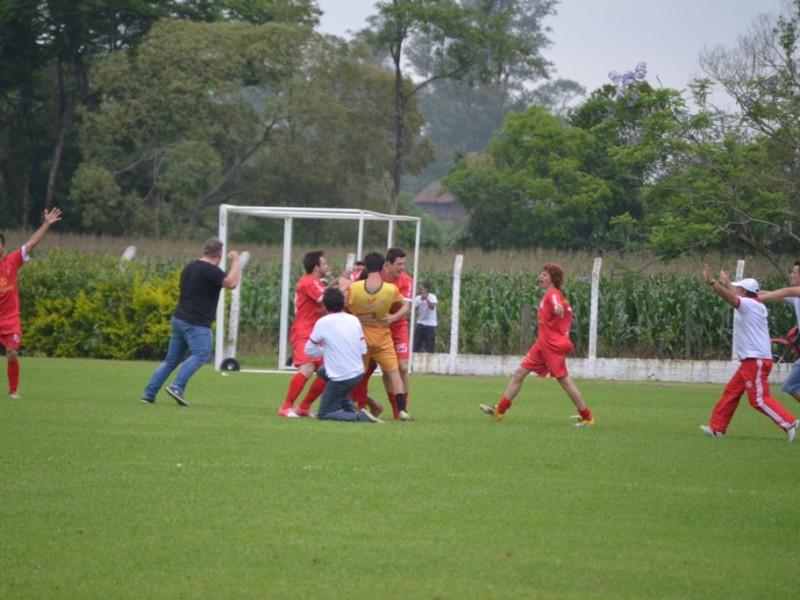 Metropolitano larga na frente na final do Regional da Larm