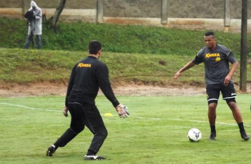 Zé Carlos retorna ao time no jogo contra o Goiás