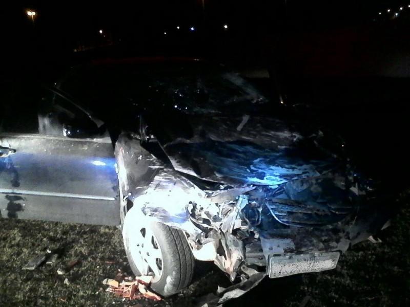 Motorista colide em muro de associação alética