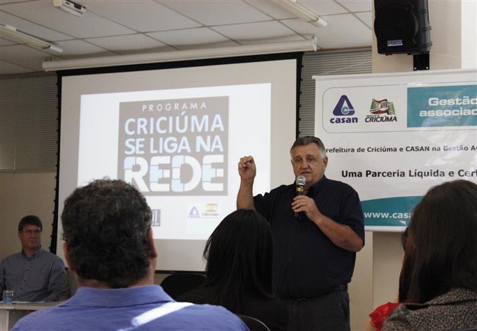 Mais da metade das residências não está conectada com a rede de esgoto
