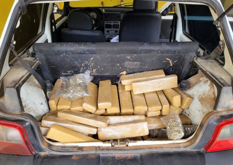 Tráfico de drogas: homem é preso com 75 quilos de maconha na BR-101
