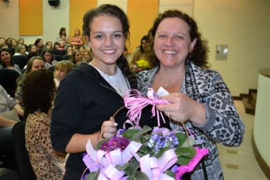 Colégio Maximiliano Gaidzinski homenageou o Dia das Mães