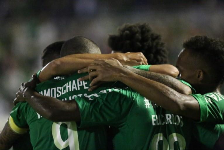 Chapecoense faz o dever de casa e derrota o Hercílio Luz