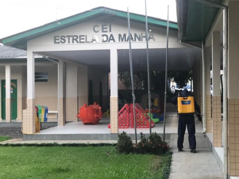 Governo de Forquilhinha realiza sanitização nas escolas municipais