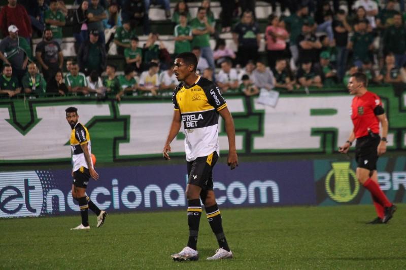 Cotado como titular contra o ABC, volante Miquéias projeta duelo em Natal 
