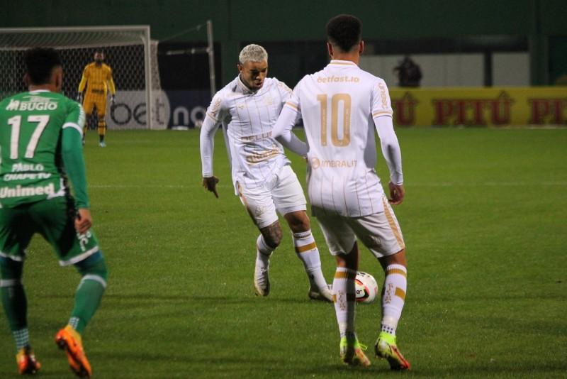 Criciúma e Chapecoense fazem clássico catarinense pela Série B do Campeonato Brasileiro
