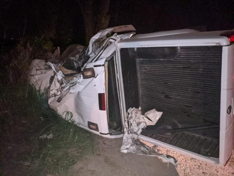 Condutor fica preso às ferragens em acidente em Orleans