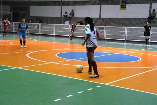 Derrota no futsal feminino para Chapecó