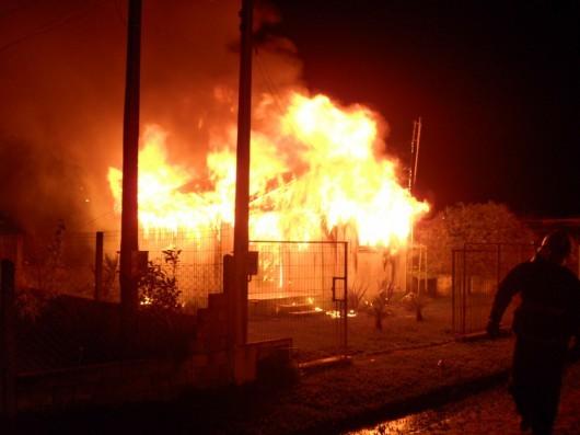 Duas casas incendeiam em Balneário Gaivota