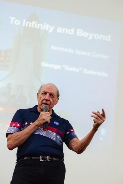 Cocal do Sul recebe engenheiro da Nasa, Gabe Gabrielle, para a palestra 'Ao infinito e além'