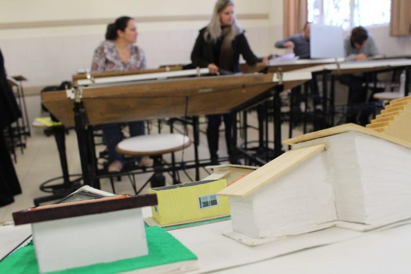 Cursos técnicos à distância são opção para aperfeiçoamento profissional