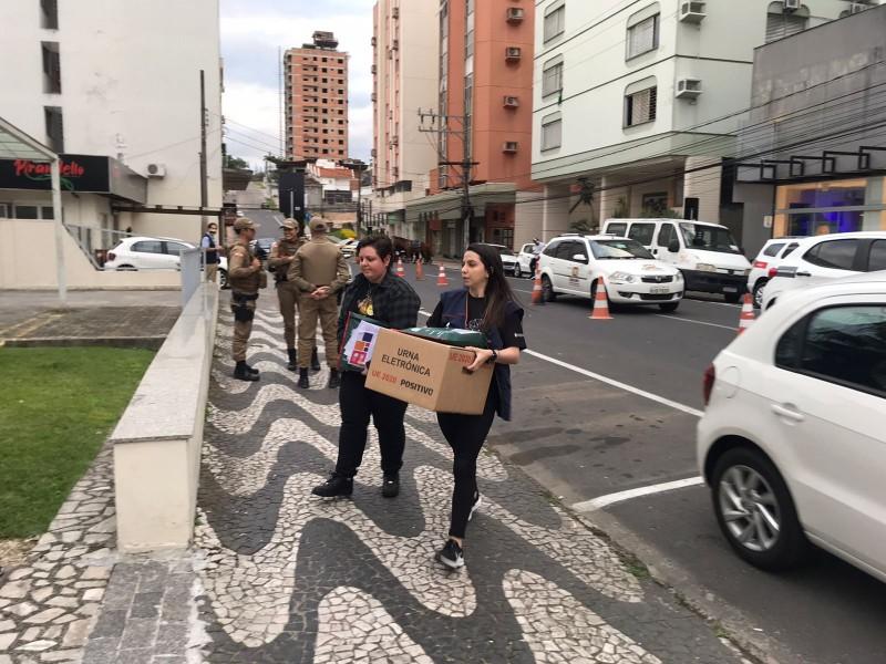 Urnas começam a chegar na Justiça Eleitoral em Criciúma