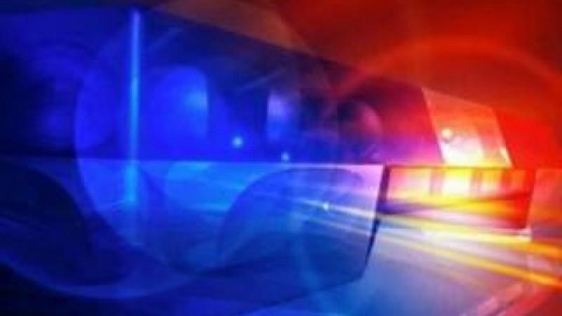 Homem aponta revólver para policiais e acaba baleado
