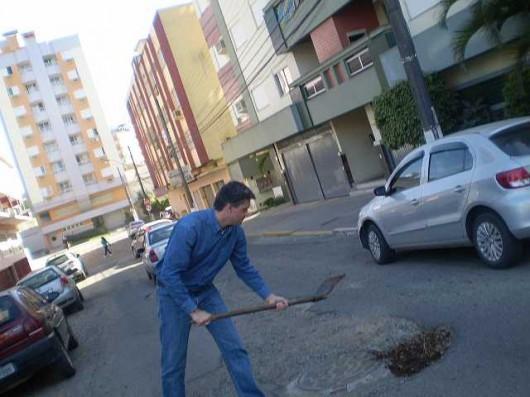 Empresário perde a paciência na Rua Melvin Jones