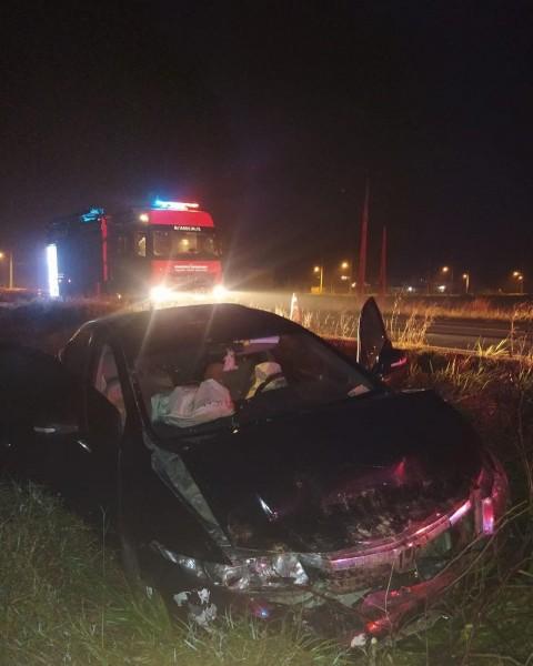 Colisão traseira deixa motorista ferida na SC-100 em Laguna