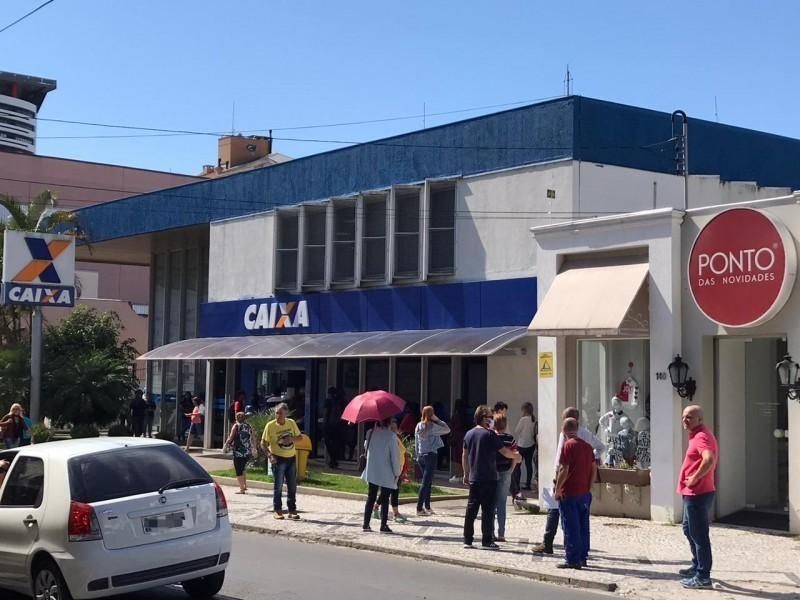 Caixa começa a pagar nesta quinta-feira abono salarial para nascidos em julho