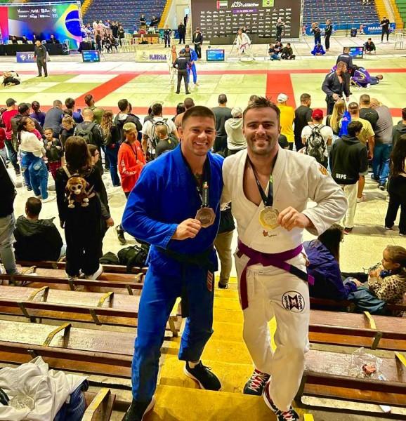 Atletas de jiu-jitsu de Siderópolis conquistam dois títulos no campeonato internacional em Curitiba