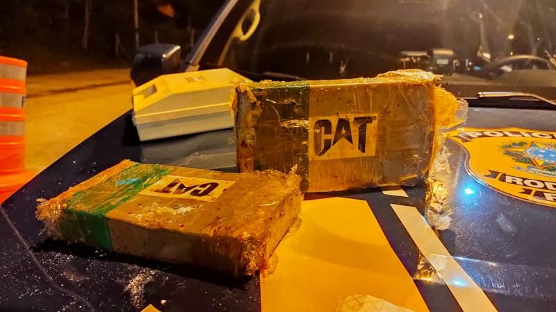 PRF localiza mais de dois quilos de cocaína em carro de Urussanga