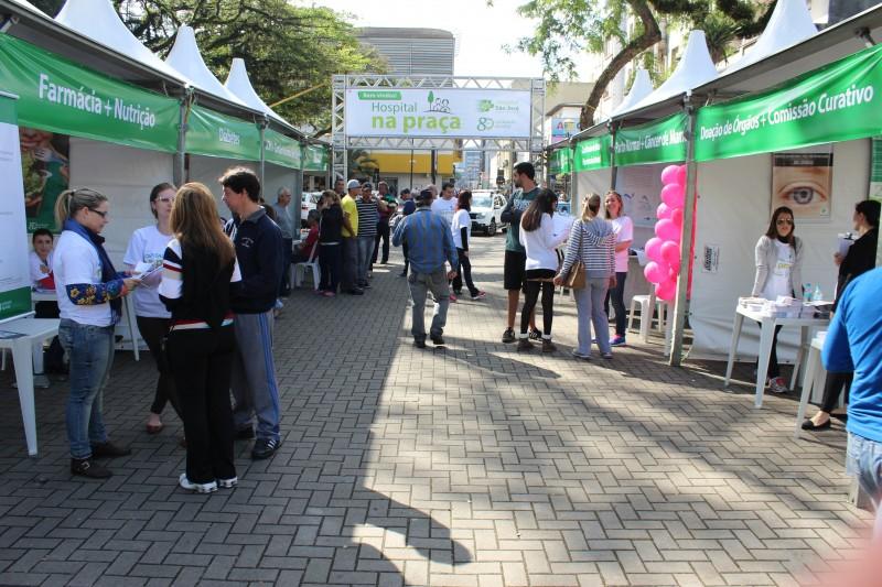 Hospital São José leva orientações ao público
