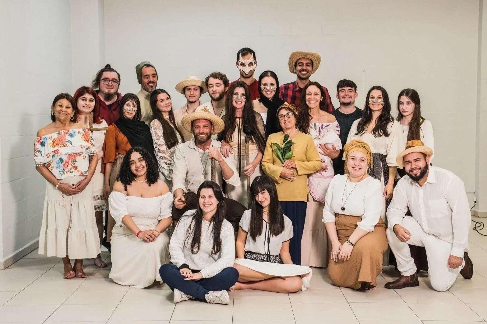 Espetáculo teatral e música gratuita agitam Capivari de Baixo neste domingo