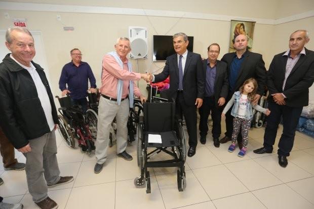 Asilo São Vicente de Paula recebe cadeiras de rodas e demais donativos 