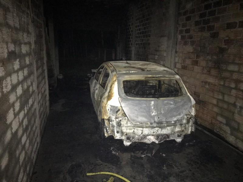 Incêndio destrói carro e moto no município de Timbé do Sul