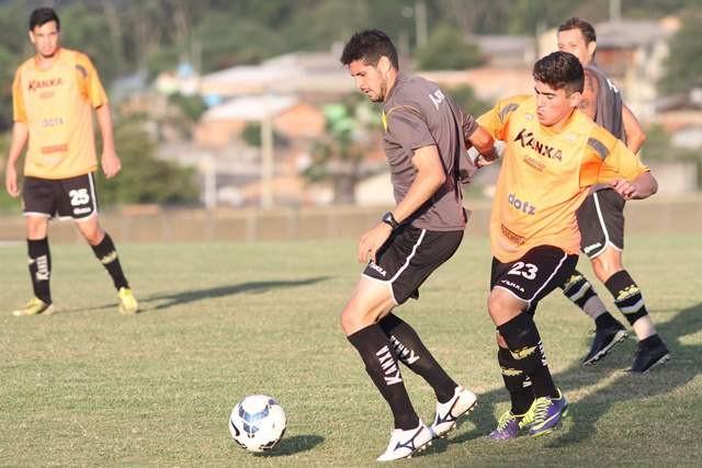 Tigre se reapresenta e treina com portões fechados