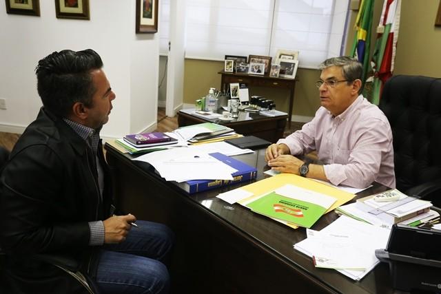 Eduardo Moreira assume o governo na próxima semana