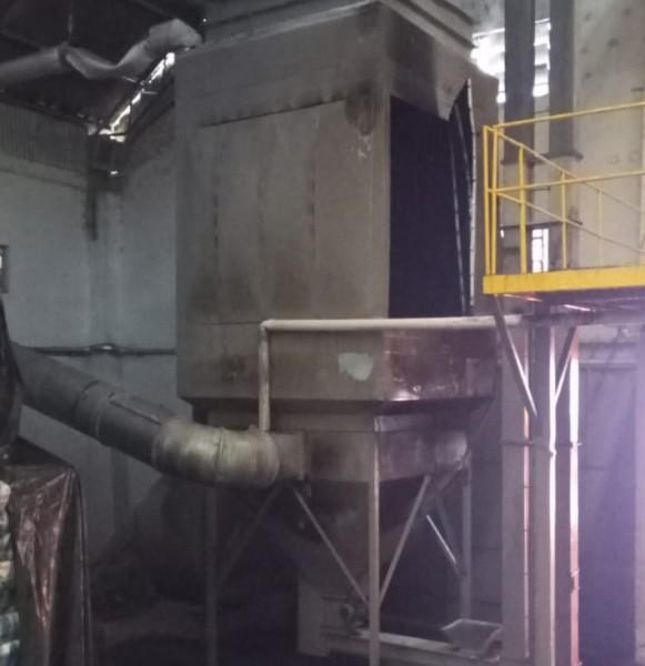 Funcionários de cooperativa apagam incêndio em pavilhão usado para processamento de arroz 